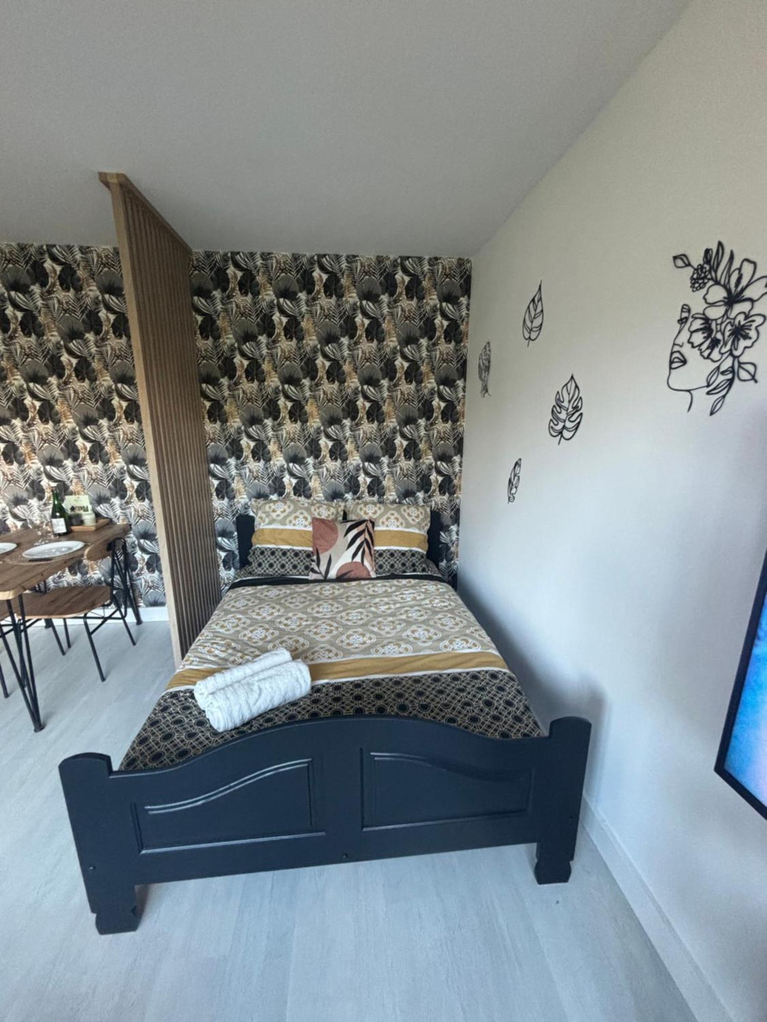 Bienvenue Chez Vous Apartment Valognes Exterior photo